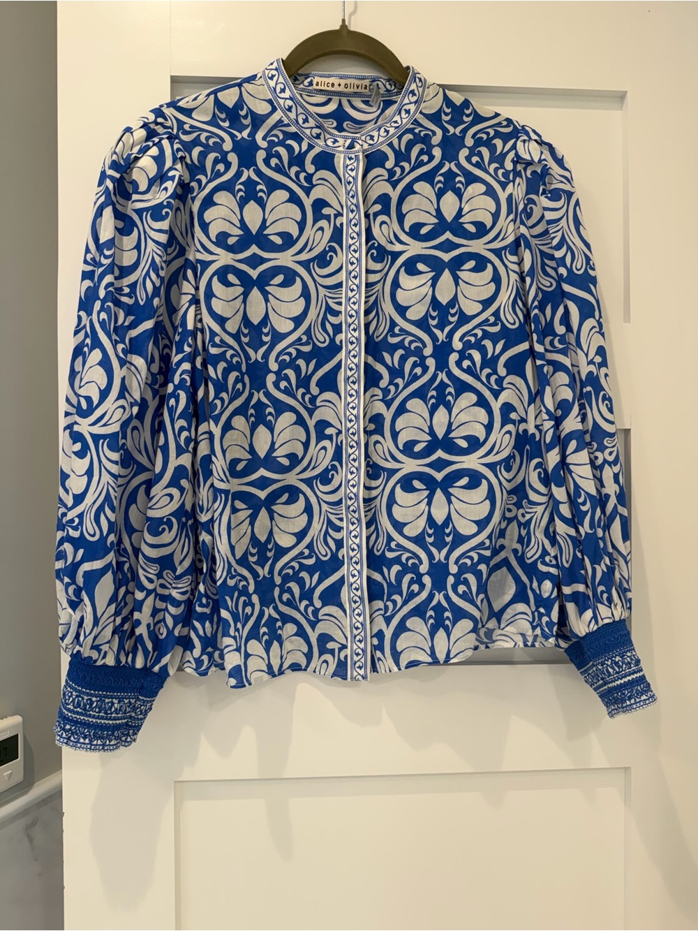 Alice + Olivia Blue and White Floral-Print Balloon Sleeve Blouse - Picture 7 of 8